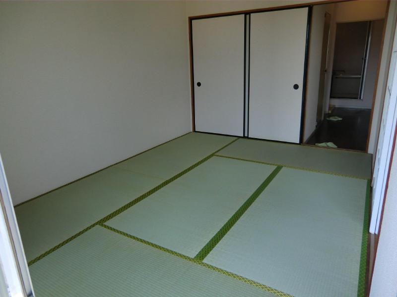 Other room space. It will calm Japanese-style rooms