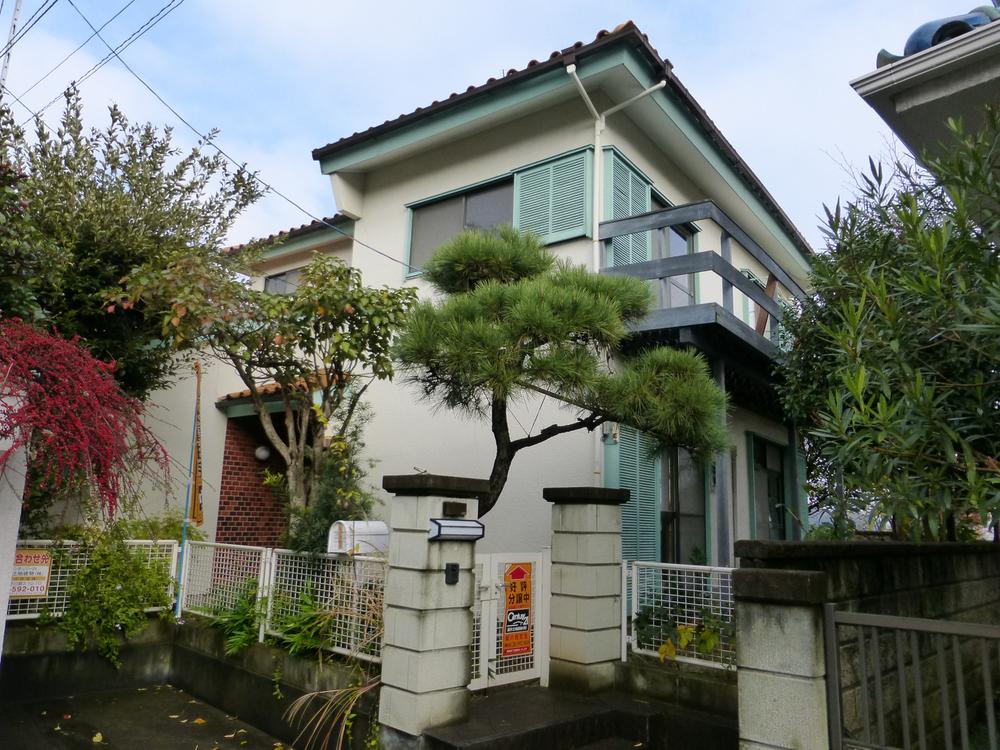 Local appearance photo. Sunny: it is firmly care, Is transmitted house warmth of the people who live.