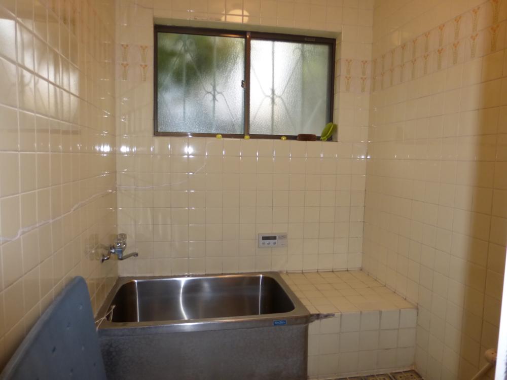Bathroom. Bath