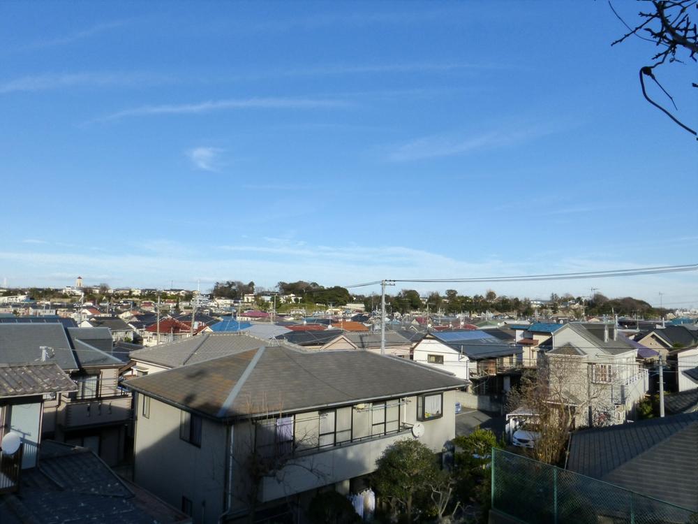 View photos from the dwelling unit. For sunny vista hill from the local! Flat to the station!