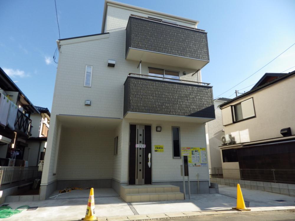 Local appearance photo. 1 Building