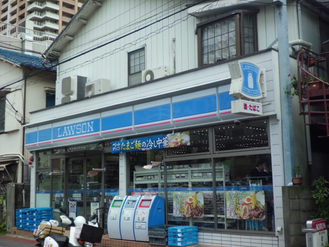 Convenience store. Lawson Ichikawa Station south exit shop until the (convenience store) 275m