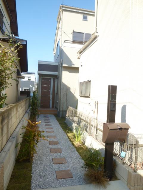 Local appearance photo. 1 Building