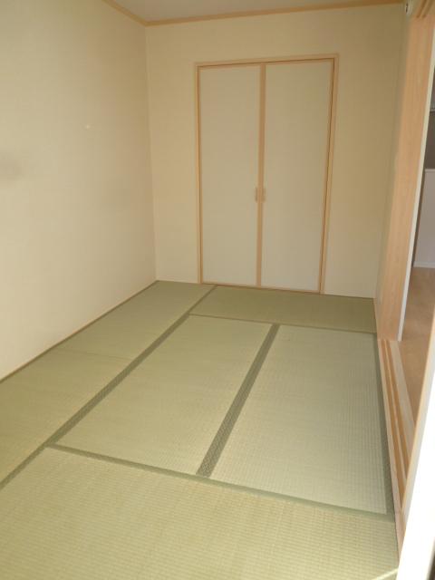 Non-living room. Building 2