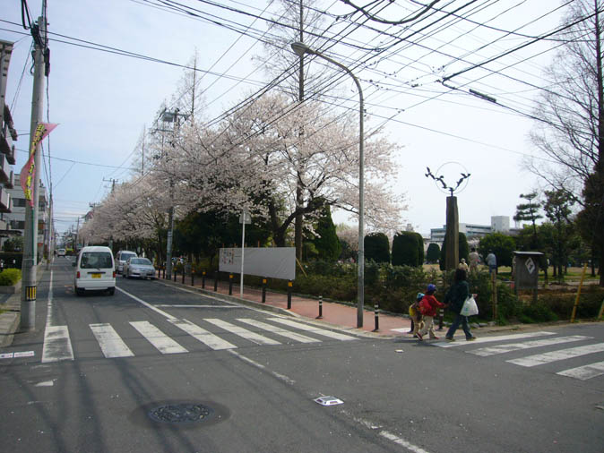 park. 697m until Gyotokuekimae park (park)