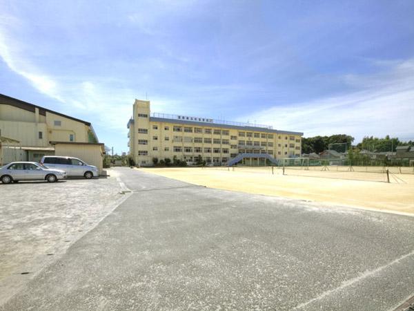 Junior high school. 1450m until Ichikawa Municipal Shimokaizuka junior high school