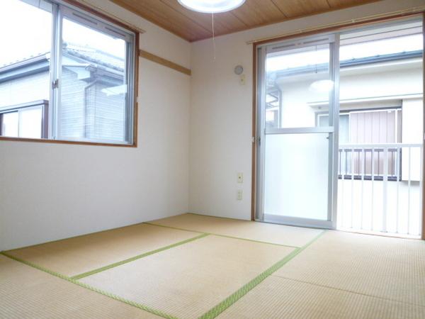 Other room space. Japanese-style room to settle