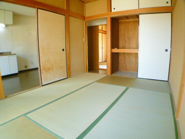 Living and room. It is settle tatami rooms