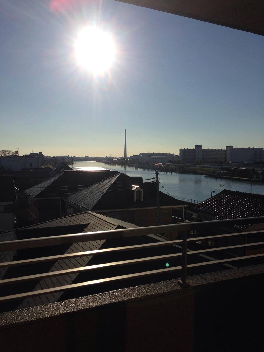 View photos from the dwelling unit. View from the site (December 2013) Shooting