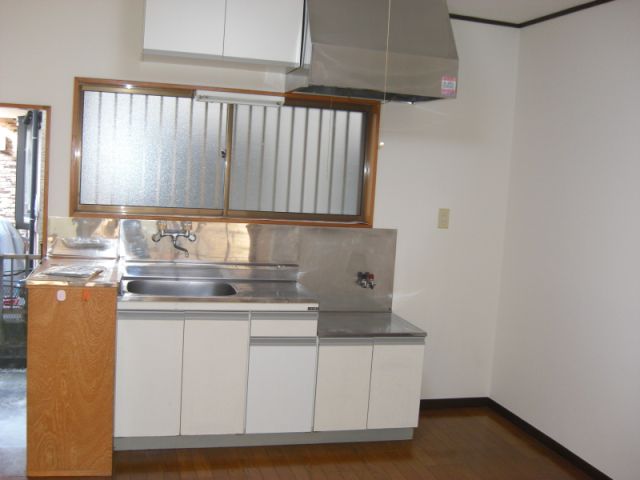 Kitchen. Gas stove can be installed