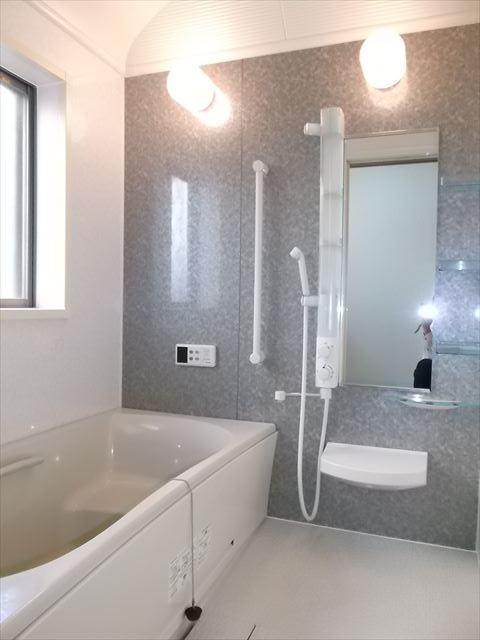 Bathroom. Local (10 May 2013) Shooting