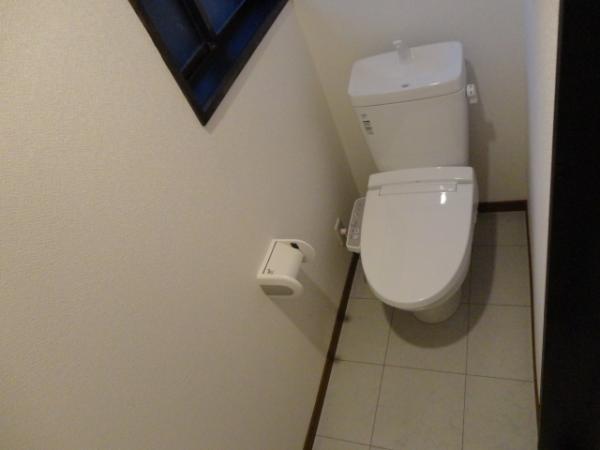 Toilet. Toilet bowl that was connected to public sewer, There was replaced. It is winter on the toilet seat both, Of course Saya Natsu Wakana warm water washing toilet seat, wallpaper, The floor of the floor is also a re-covering has been a new article