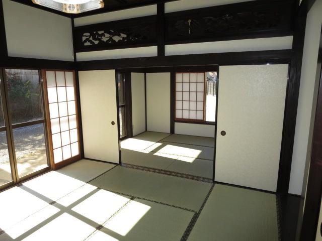 Non-living room. First floor Japanese-style room (8 tatami ・ 6-mat) is makes active when a lot of customers came in Tsuzukiai!