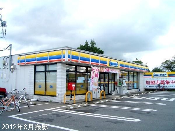 Convenience store. There is also a convenience store within walking distance!