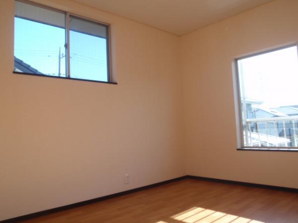 Non-living room. I replacement of the air is the fast that there is two sides of the window