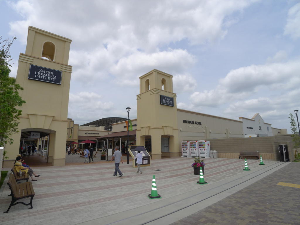 Shopping centre. Shisui Premium ・ 3060m to the outlet (shopping center)