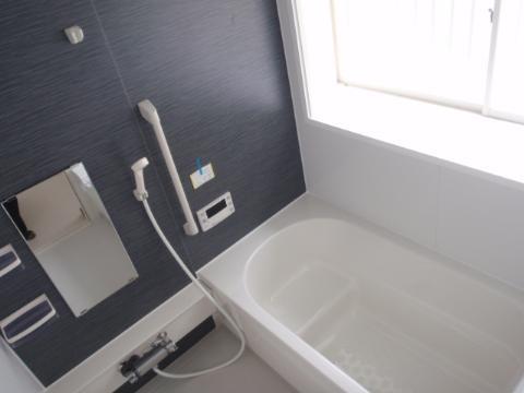 Bathroom. From conventional bath, It established the unit bus Care Ease.  Since 1 pyeong size of comfortable size, Guests can relax and stretch out.