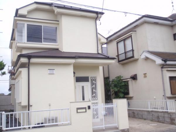 Local appearance photo. roof ・ outer wall ・ And Nokiten paint now clean. Of course you do not have to worry about the rain leaks.  The front of the house, There is also a playground equipment in the park, Also joy for children, Mother is also happy to.