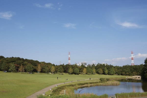 Prefectural North Soka Hill Park (4-minute walk / Also includes about 270m) dog run and barbecue Square, About 500,000 sq large park of m.