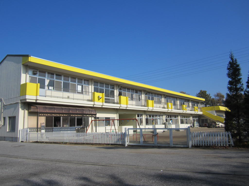 kindergarten ・ Nursery. High flower nursery school (kindergarten ・ 110m to the nursery)