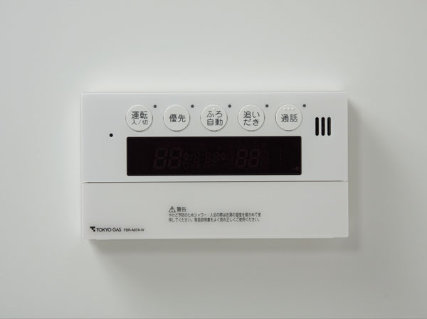 Bathing-wash room.  [Semi Otobasu system] Automatic hot water clad in one switch ・ Adopt a semi Otobasu that can be kept warm is. Of course, the adjustment of the water temperature and the amount of hot water, Plus is hot water and reheating also one-touch.