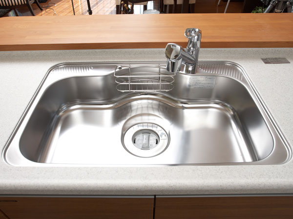 Kitchen.  [Quiet wide sink] Water suppresses the I sound, Adopt a silent sink also conversation with the living of your family can be smoothly. It is also washable wide specification big thing. (Less than, All indoor photo BE type model room)