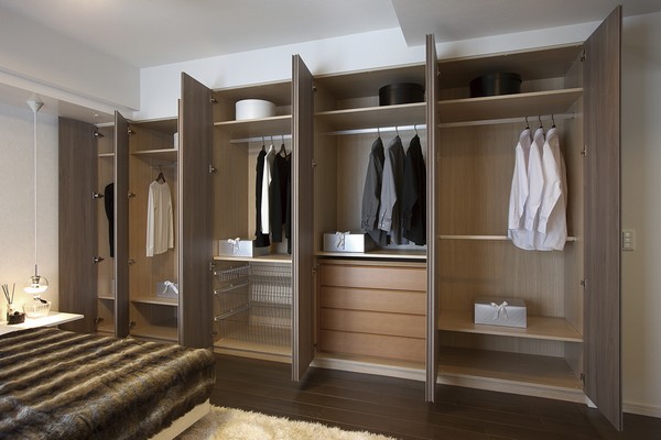 Five-large capacity closet of which is provided in one wall