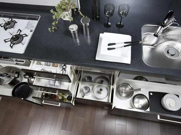 Kitchen.  [Slide storage] Under the sink also effective utilization, Adopt the storage of large capacity. Because sliding, It is easy and out of the back of the thing, You good command of the space to every corner.
