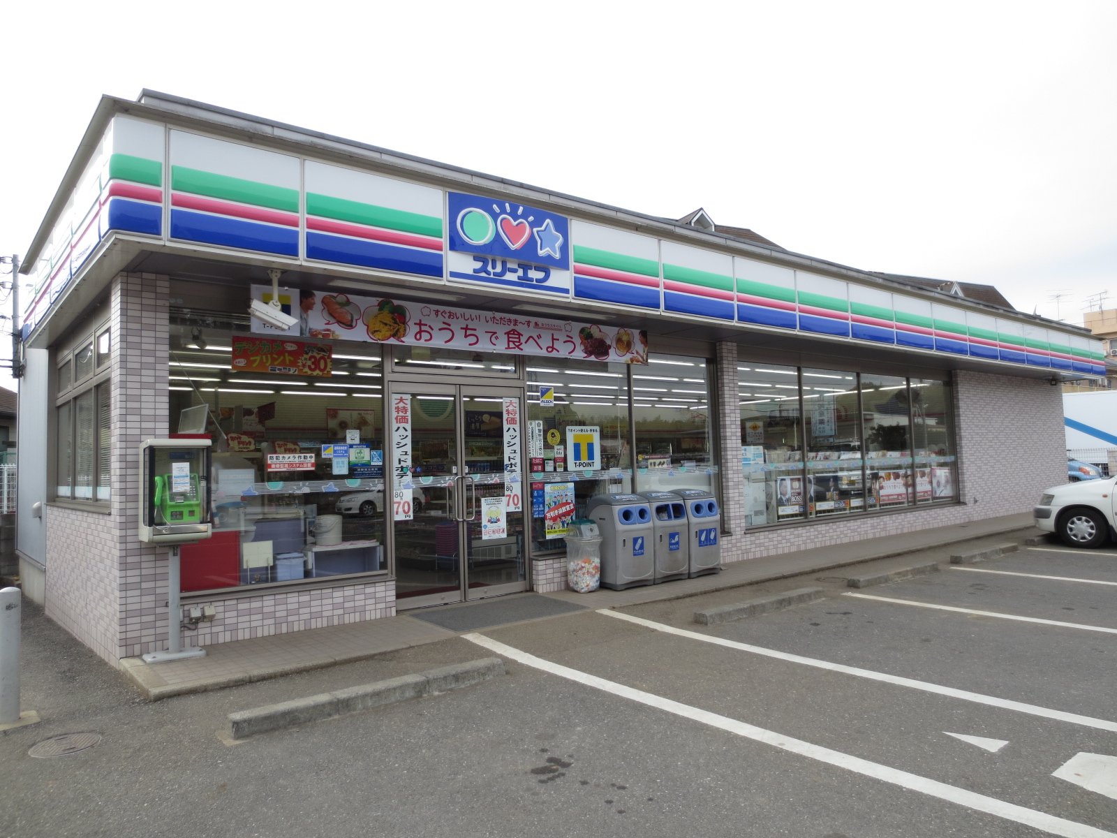 Convenience store. Three F Inba Hiraga school entrance shop until the (convenience store) 1206m