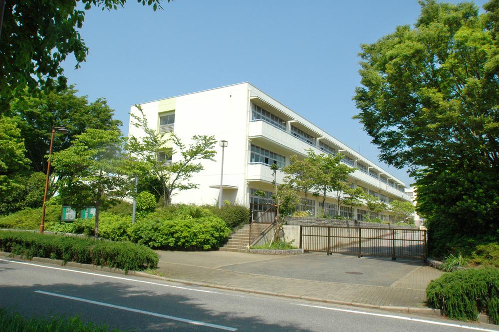 Junior high school. Nishinohara 540m until junior high school