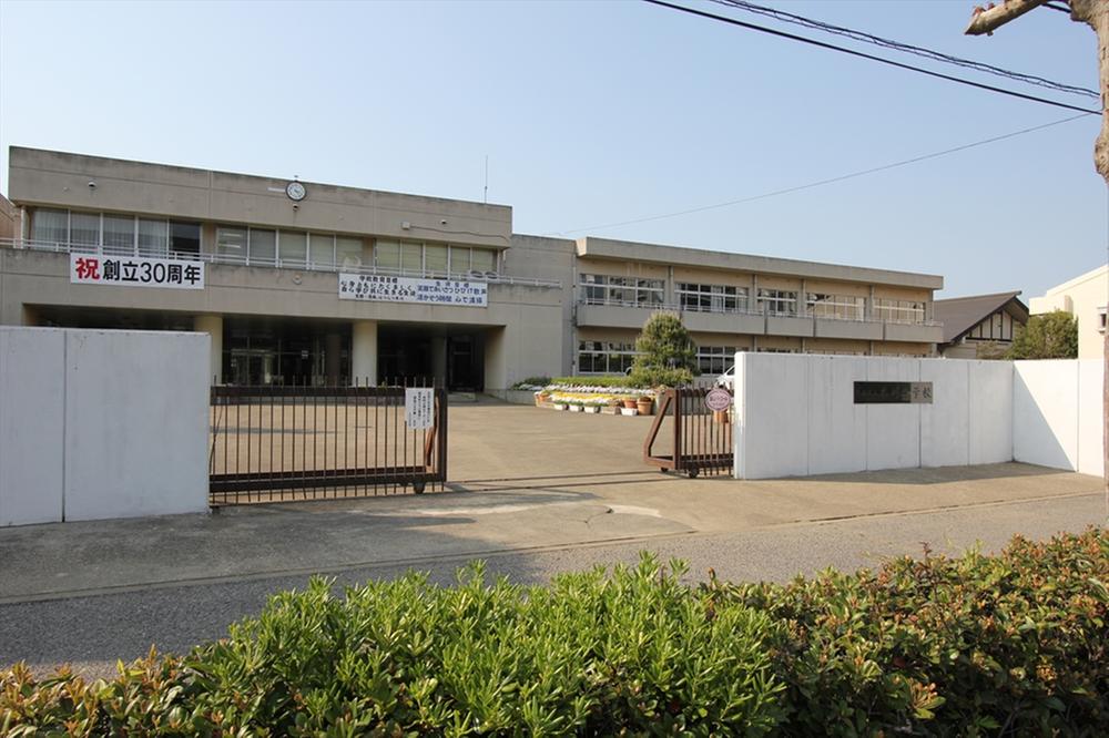 Junior high school. Inzai Municipal Kikari until junior high school 1855m