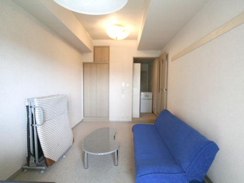 Non-living room. Shooting from the balcony side