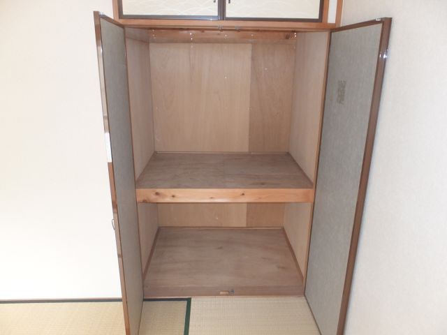 Receipt. Is a Japanese-style room of storage