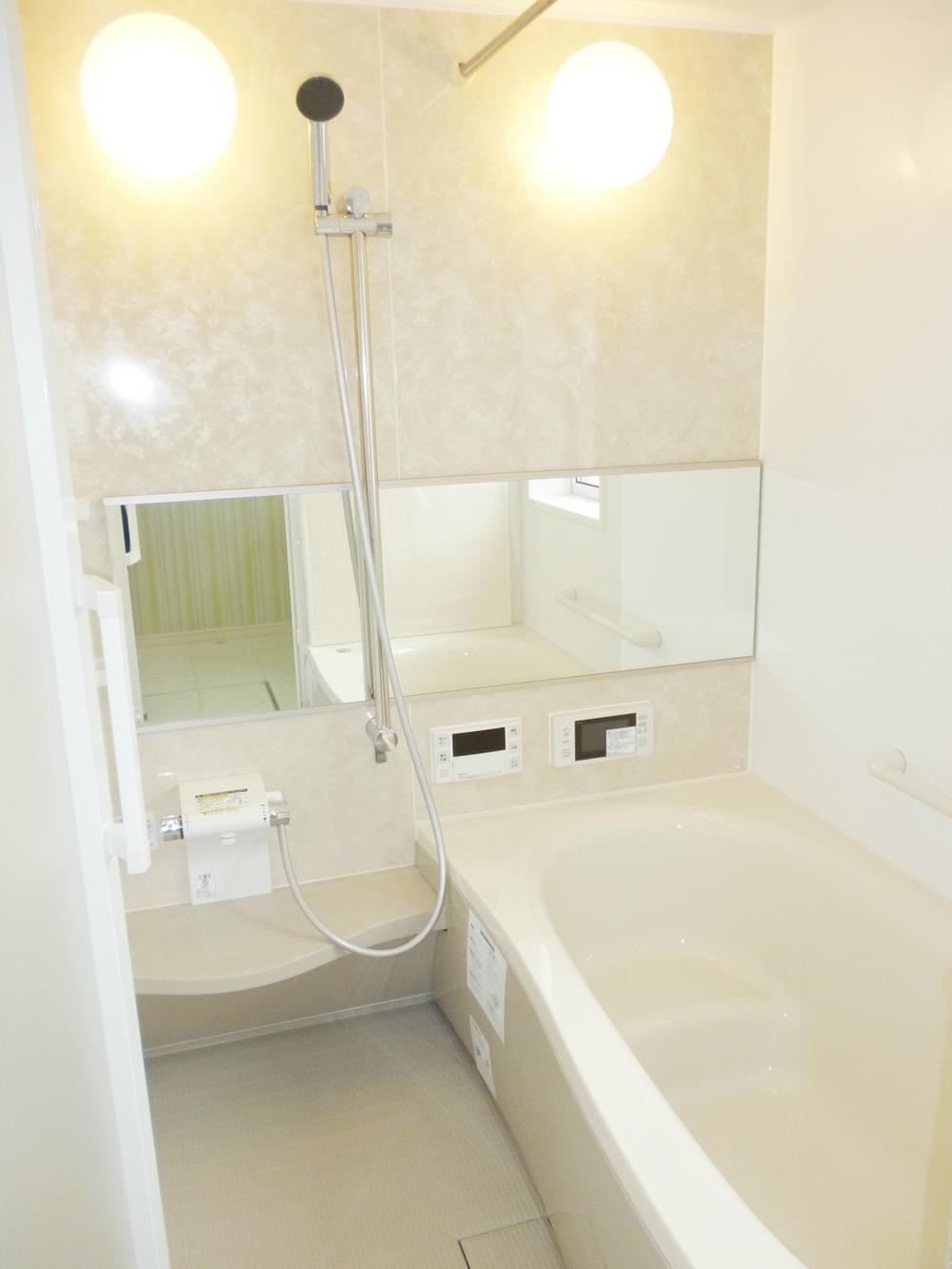 Bathroom. Local (2013 December) Shooting Also the TV in the bathroom. A comfortable space catapult likely to become the Nagayu. Please by all means heal the fatigue of the day.