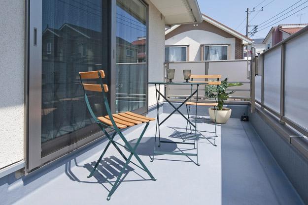 Sale already cityscape photo. Spacious balcony with gentle sunlight pours. Or dried a lot of laundry, Mini kitchen garden or tea time, Such as enjoy reading, Space that can be used for multiple purposes depending on the scene (sale Models House)