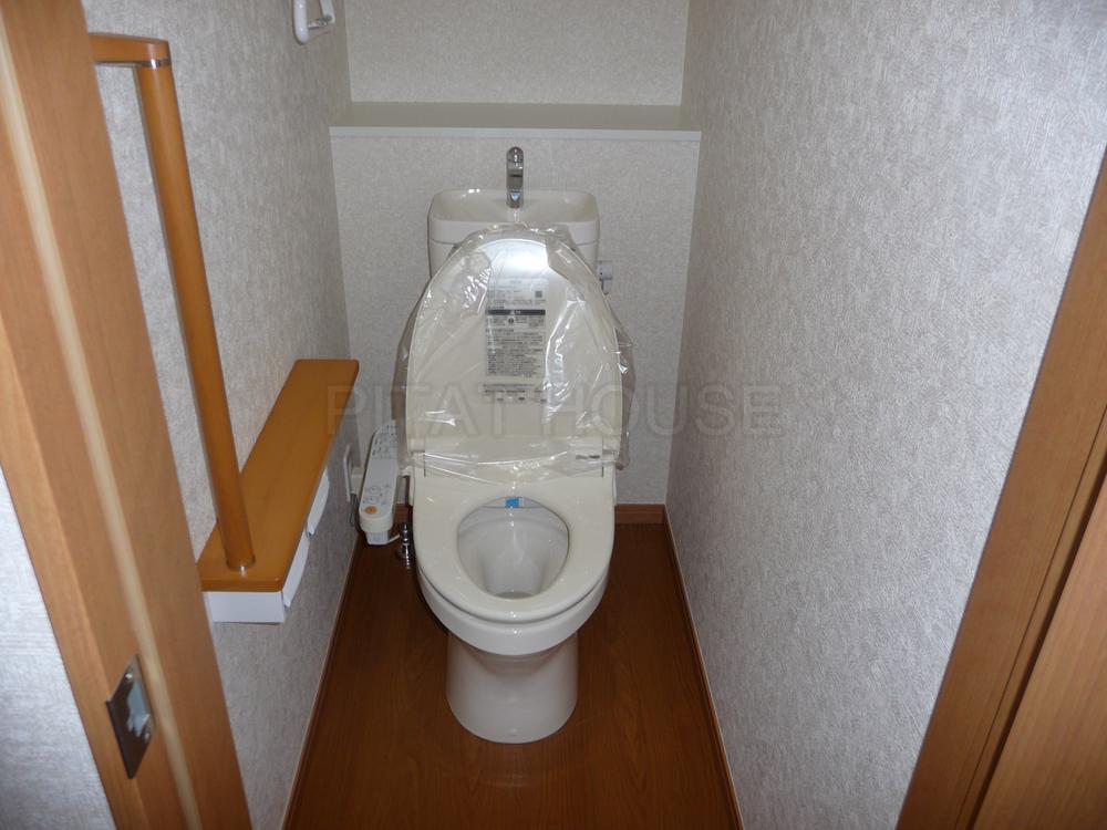 Toilet.  ◆ Toilet is with a bidet.