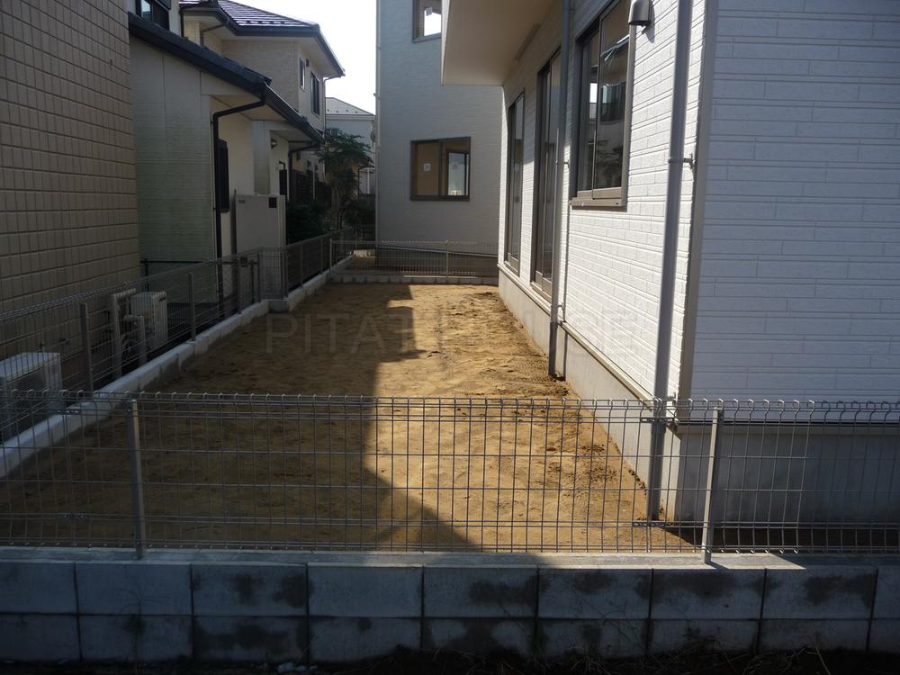 Garden. ◆ Since it has also attached garden, It also enjoys gardening, etc..