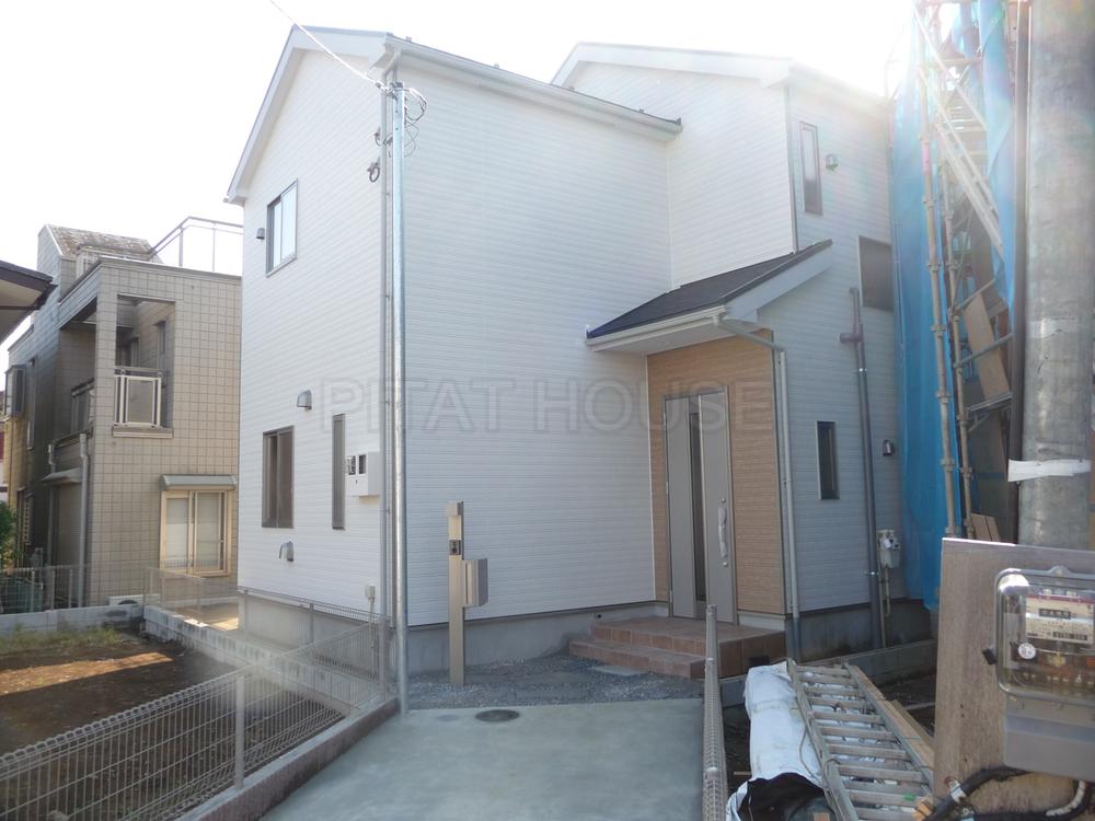 Local appearance photo. ◆ There are two cars car space.