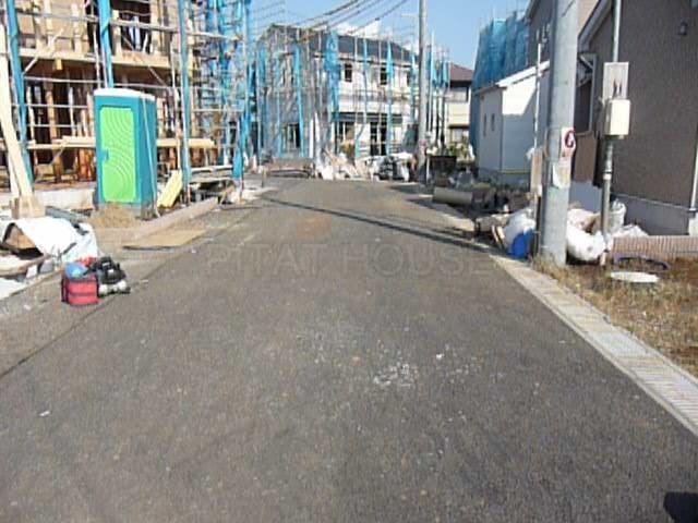 Local photos, including front road. ◆ All 21 buildings of a beautiful development subdivision.