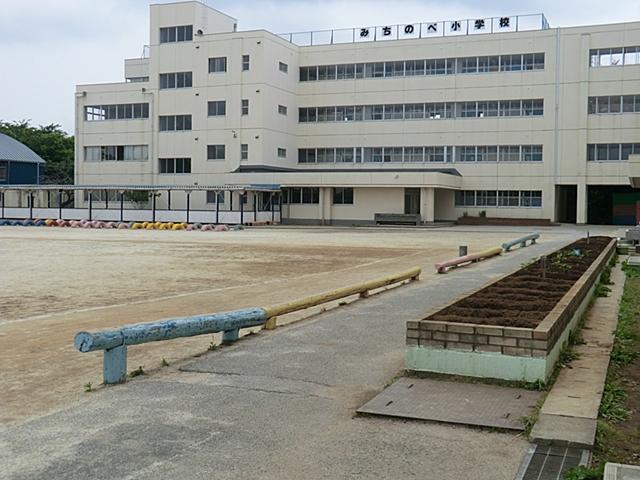 Primary school. 500m to Kamagaya stand Michinobe Elementary School