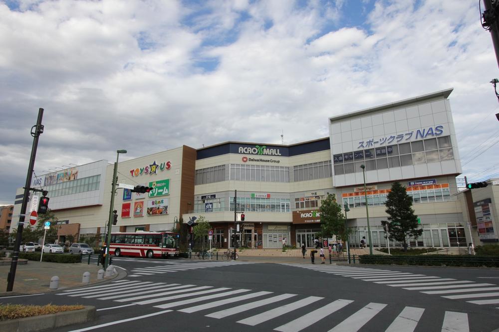 Shopping centre. 513m until Across Mall Shinkamagaya shop