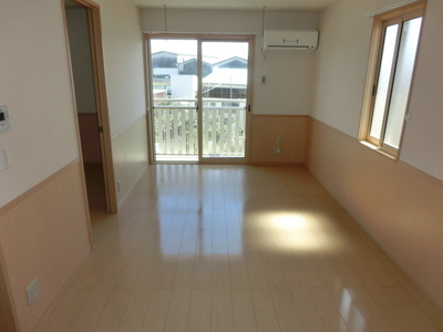 Living and room. Sunny LDK12 tatami rooms