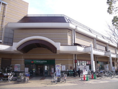 Supermarket. Maruetsu to (super) 591m