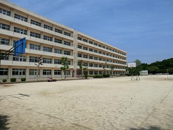 Junior high school. 1300m until the fifth junior high school fifth junior high school