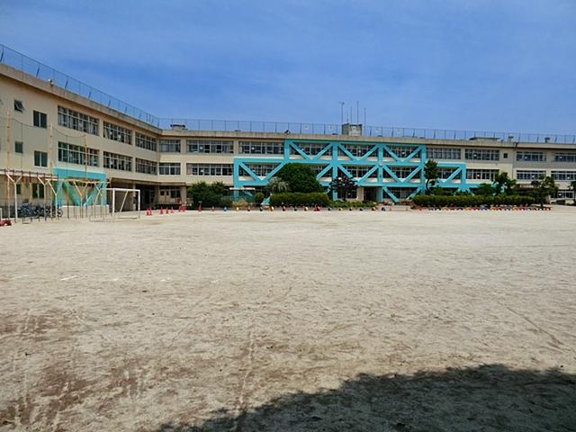 Primary school. Kamagaya elementary school (5 minutes walk)