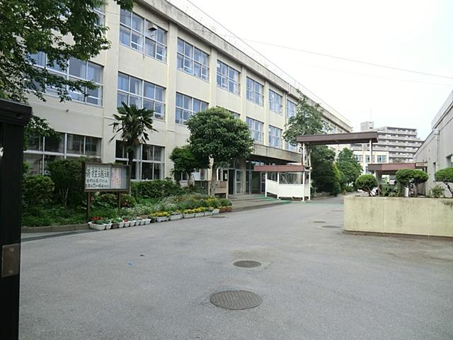 Junior high school. Kamagaya junior high school (a 14-minute walk)