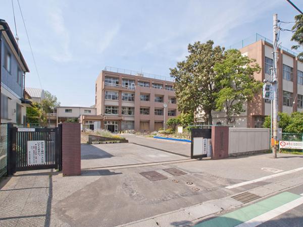 Primary school. Elementary school to 1090m Kamagaya City Hatsutomi Elementary School