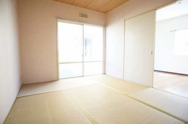 Other room space. Tatami is the exchange before you move