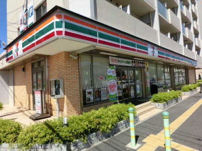 Convenience store. 320m to Seven-Eleven (convenience store)