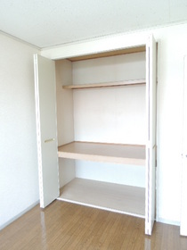 Other Equipment. Western-style is of 6 quires storage ☆